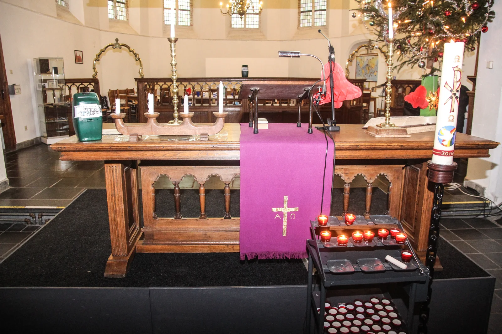 Kaarsen in de Dorpskerk, foto uit 2016